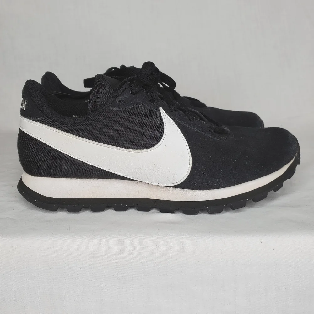 28) NIKE Pre-Love OX Suede Sz. 6